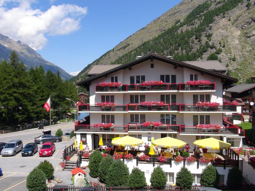 Hotel Restaurant Mattmarkblick サース・アルマゲル エクステリア 写真